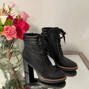 Naturalizer Colby Black Lace-Up Leather Block Heel Ankle Boots